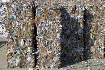 浪费纸被丢弃的回收