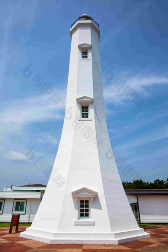 韩国标志建筑白色灯塔风景摄影图