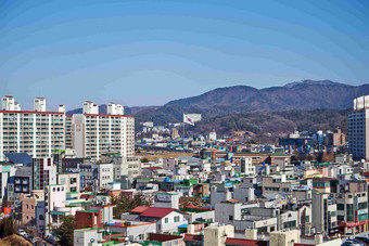 <strong>远景</strong>俯拍<strong>城市</strong>及群山