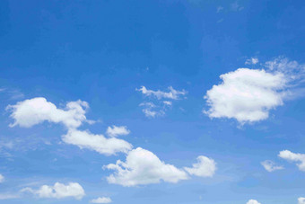蓝色天空中的几朵白云摄影图