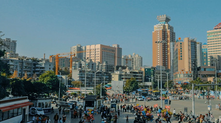 贵阳城市早高峰十字路口人流延时摄影