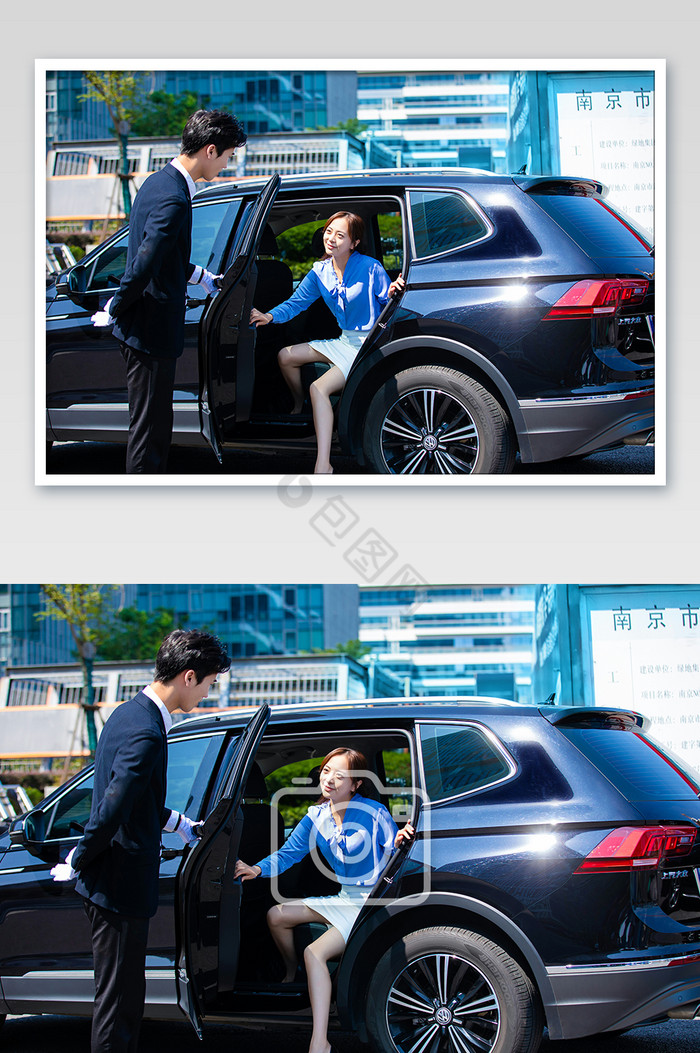 商务服务员绅士为年轻女士服务开车门摄影图