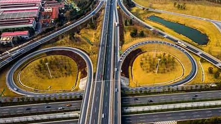 4K航拍高速路枢纽车流延时摄影交通行业