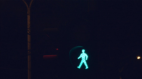 实拍城市夜晚红绿灯信号指示灯视频素材