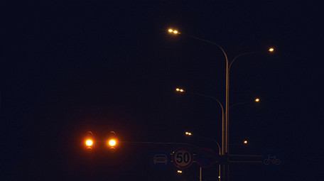 实拍城市夜晚红绿灯信号指示灯视频素材