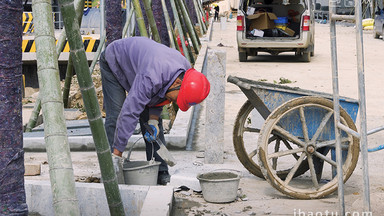 工地工人泥沙厂建筑工地工人实拍视频