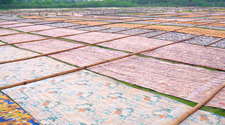 乡村农家传统手工劳作晒香云纱4K实拍素材