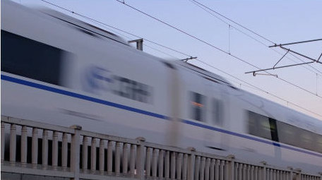 交通运输唯美高铁飞驰而过实拍视频