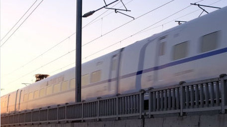 交通运输唯美高铁飞驰而过实拍视频