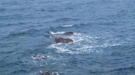 沙滩海岸礁石浪花波浪大海海洋自然海洋实拍