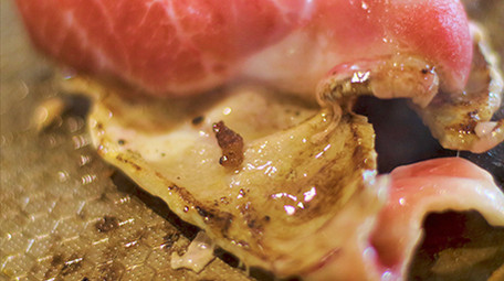 餐饮美食滋滋烤肉食物肉类青菜美味特写4K