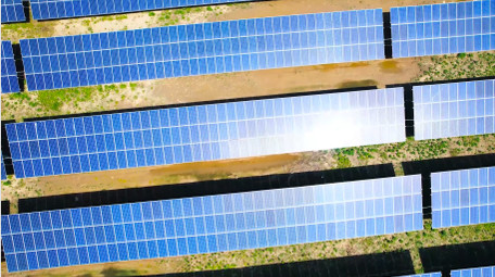 光伏基地太阳能发电清洁新能源4K航拍