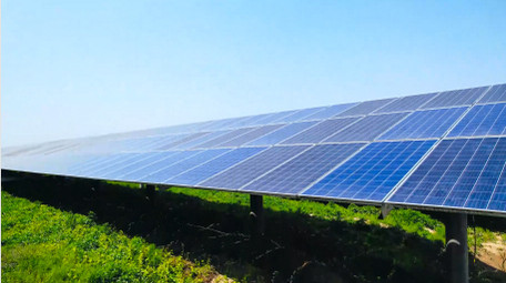 光伏基地太阳能发电清洁新能源4K航拍