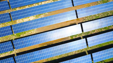 光伏基地太阳能发电清洁新能源4K航拍