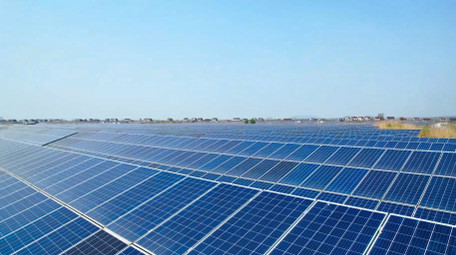 光伏基地太阳能发电清洁新能源4K航拍