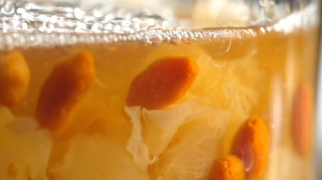 秋天养生汤银耳雪梨汤实拍视频