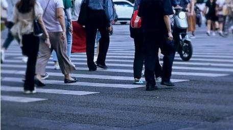 人文生活城市商圈斑马线背影脚步合集