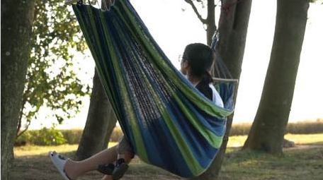 人文生活家庭陪伴周末吊床上惬意玩耍