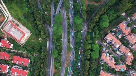 航拍俯瞰堵车的公路4k