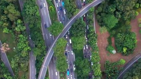 航拍俯瞰堵车的公路4k