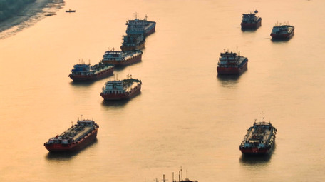 行业运输业长江水路航运运输繁忙4K航拍