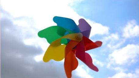 春天蓝天白云随风转动的风车实拍4k