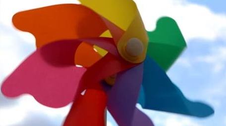 春天蓝天白云随风转动的风车实拍4k