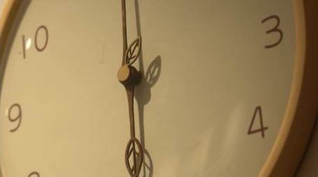 特写时钟转动时间流逝钟表实拍视频