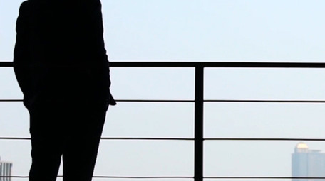 商务人士思考剪影4K实拍