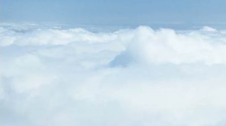 初夏洁白的云朵云海航拍视频