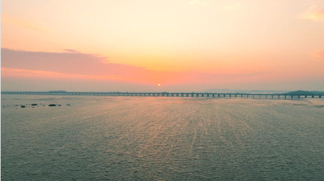 湖面日出自然风光晨曦之光太阳4K航拍