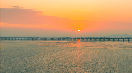 湖面日出自然风光晨曦之光太阳4K航拍