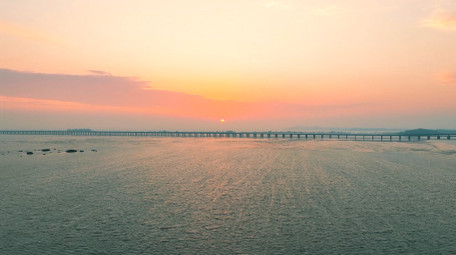 湖面日出自然风光晨曦之光太阳4K航拍