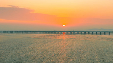 湖面日出自然风光晨曦之光太阳4K航拍