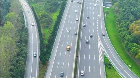 交通运输高速枢纽车流4K航拍