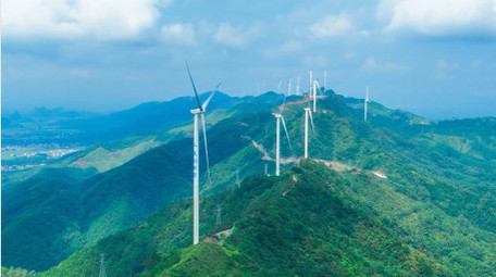 行业运用高山风能蓝天白云延时