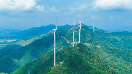 行业运用高山风能蓝天白云延时