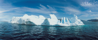 北极海洋冰山的全景