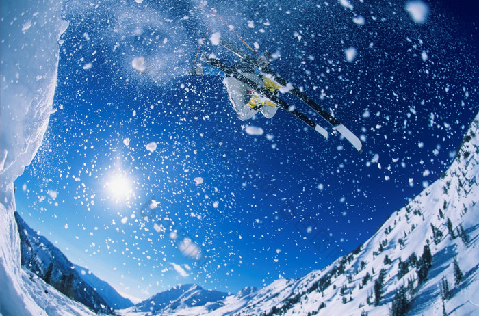 蓝色调滑雪表演摄影图
