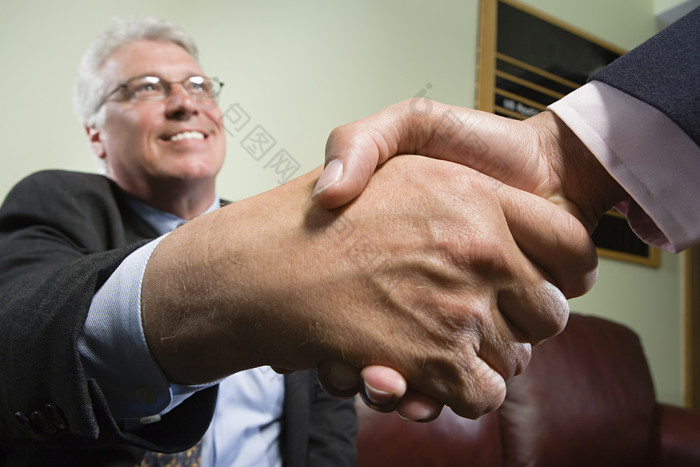 简约握手的合作商摄影图