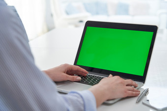 绿色屏幕笔记本<strong>电脑</strong>