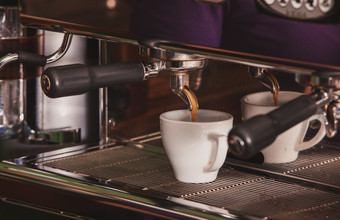 自动化咖啡装咖啡摄影图