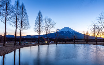 蓝色富士山摄影图