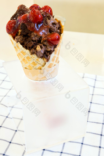 樱桃冰淇淋甜品摄影图