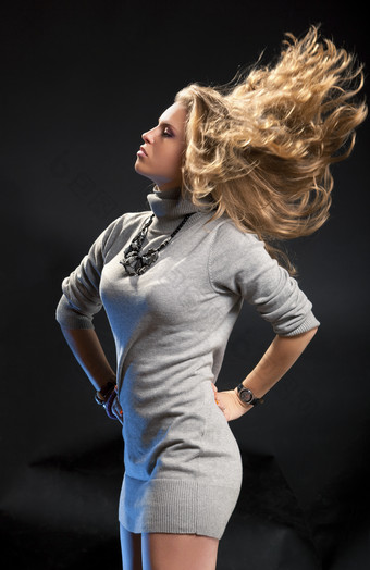 黑色的飞扬头发的<strong>女人图片</strong>摄影图