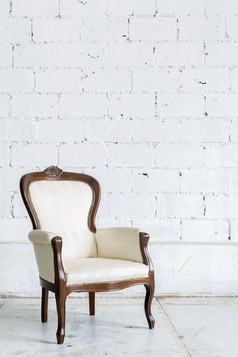 白色古董扶手椅摄影图