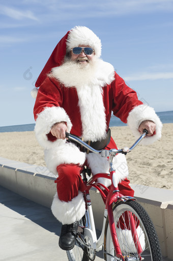 清新骑车的圣诞老人摄影图