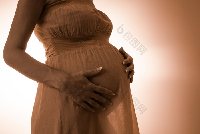 怀孕的准妈妈摄影图