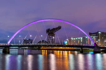 夜晚城市跨河大桥<strong>景</strong>观