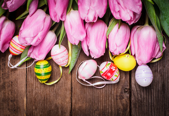 粉色花卉和彩蛋摄影图